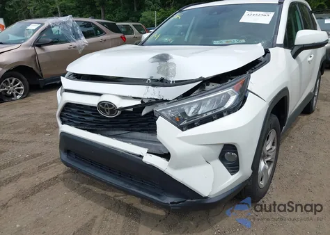 2021 Toyota Rav4 Xle z USA, uszkodzony, nr VIN 2T3P1RFV1MW185910